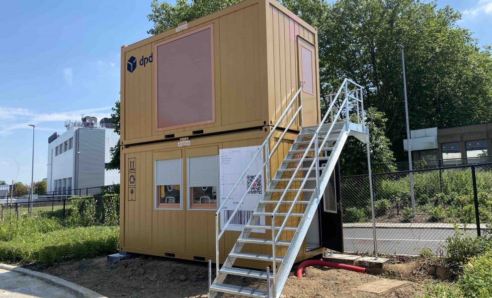 Bürocontainer mit Treppe